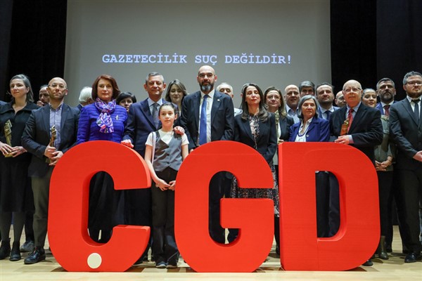 CHP Genel Başkanı Özel, Yılın Başarılı Gazetecileri Ödül Törenine katıldı