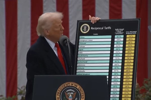 Trump yarı iletken çiplere yeni tarifeler getireceğinin sinyalini verdi