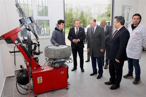 Giresun Valisi Serdengeçti’den 125. Yıl Mesleki ve Teknik Anadolu Lisesine ziyaret