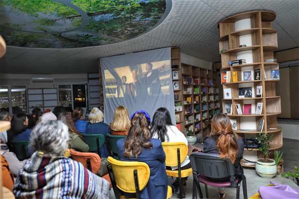 Kayapınar’da kadınlar Agora filmini izledi