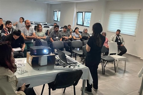 Arsuz Devlet Hastanesi personeline yönelik eğitimler sürüyor