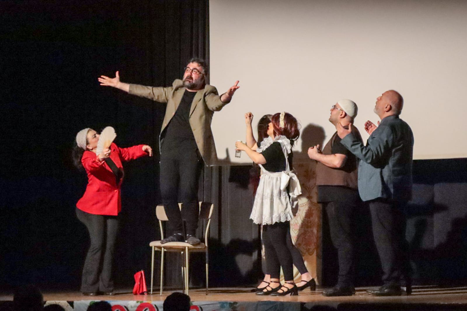 “90’lar Kabare” tiyatro oyunu Yalovalılarla buluştu