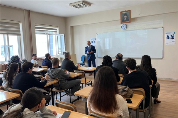 Çilimli Meslek Yüksekokulu’nda “Sektör-Öğrenci Buluşmaları” söyleşisi düzenlendi