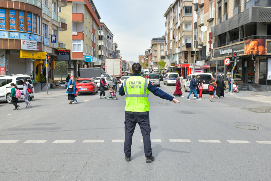 Esenyurt Belediyesi’nden öğrenciler için güvenli geçiş önlemi