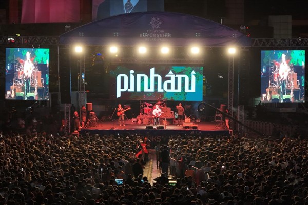 Aydın’da 23 Nisan’a özel Pinhani konseri gerçekleştirildi