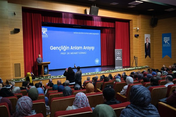 RTEÜ’de “Gençliğin Anlam Arayışı” konulu konferans gerçekleştirildi