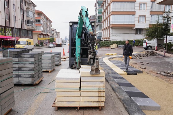 Keçiören’de bozuk ve yıpranmış kaldırımlar yenileniyor