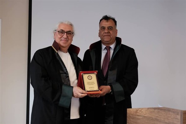 Hatay’da mesleğe 30 yıl emek veren avukatlara plaket takdim edildi