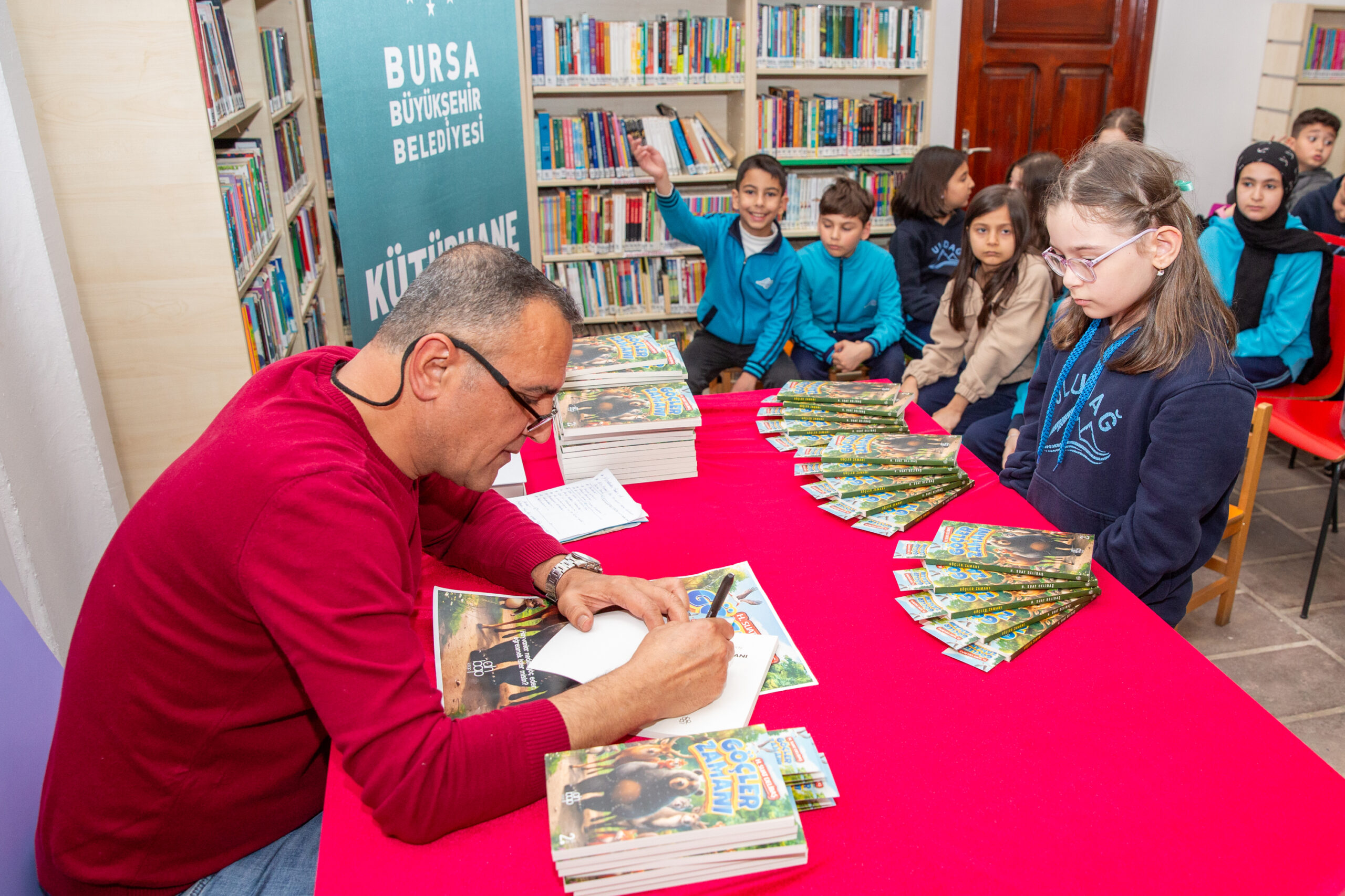 Bursalı öğrenciler, yazar H. Suat Delibaş ile ‘Göçler Zamanı’ kitabını keşfetti