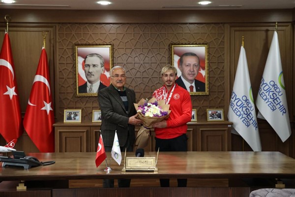 Başkan Güler, milli halterci Yusuf Fehmi Genç’i ağırladı