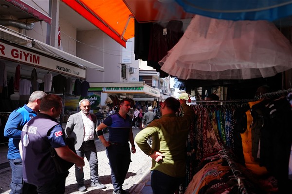 Düzce’de kaldırımları işgal eden esnaflara yönelik uyarı yapıldı