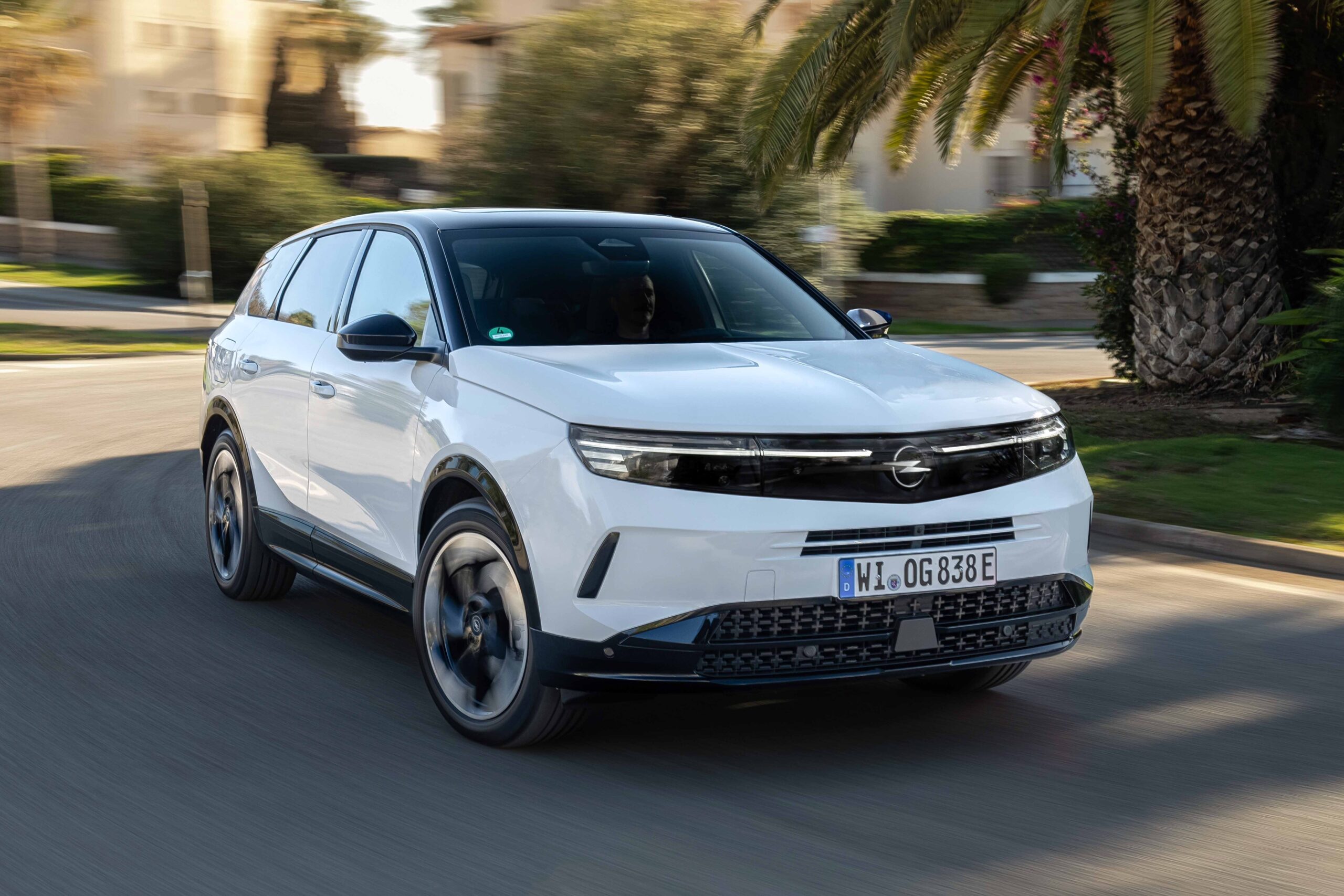 Opel’in 20 yıllık köpek balığı geleneği yeni Grandland ile devam ediyor