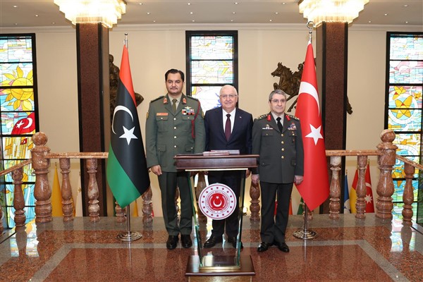 Bakan Güler, Libya Ulusal Ordusu Kara Kuvvetleri Komutanı Haftar ile görüştü