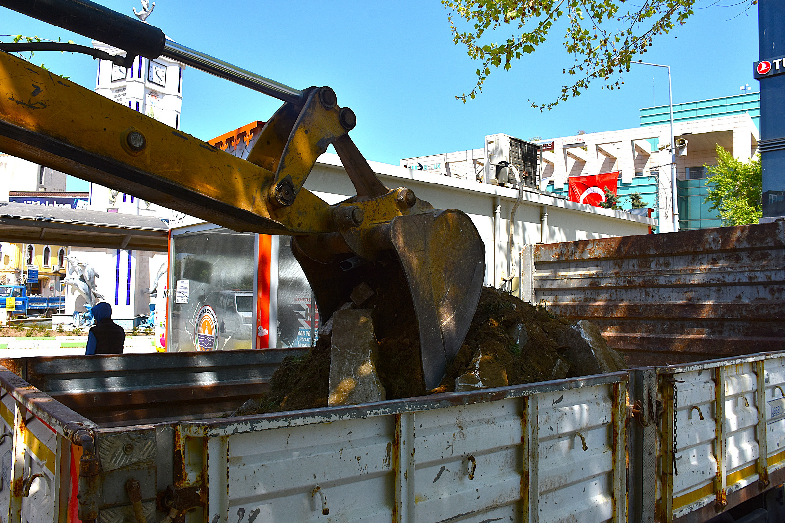 Gemlik Belediyesi, kaldırım genişletme çalışmalarına başladı