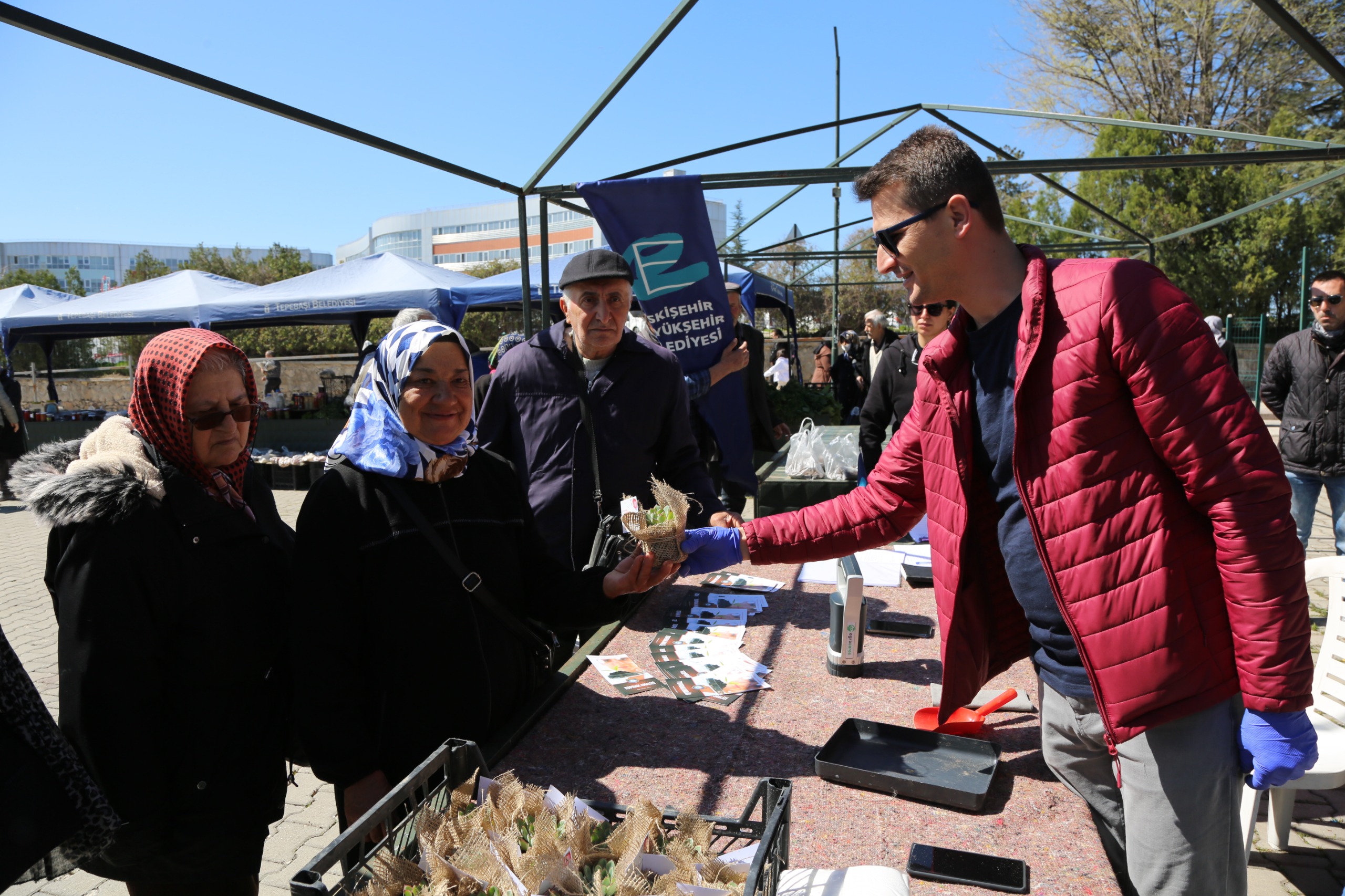 Eskişehir Büyükşehir Belediyesi’nden üretici kadınlara ücretsiz toprak analizi