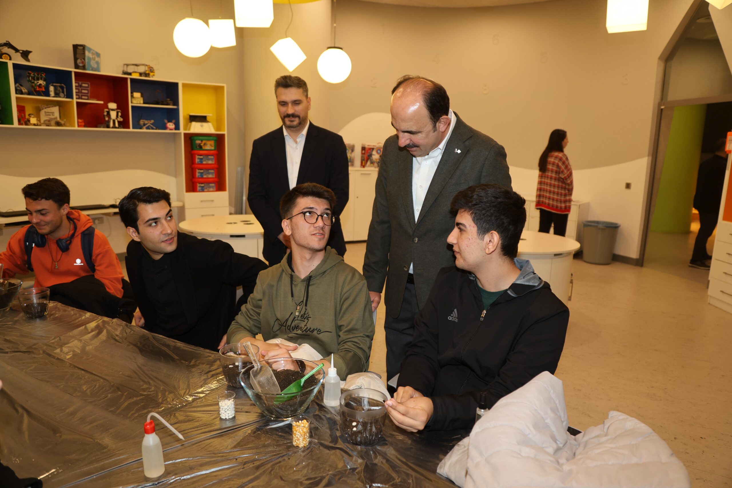 Başkan Altay, Konya Bilim Merkezi’nde gençlerle buluştu