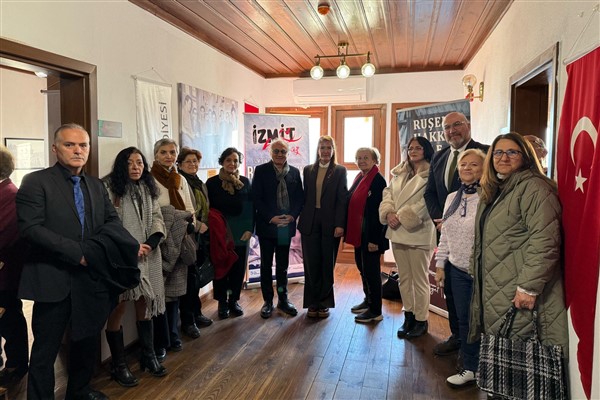 izmit’te Ruşen Hakkı anıldı