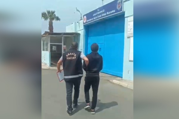 Hatay’da  iki ayrı suçtan aranan şahıs yakalandı