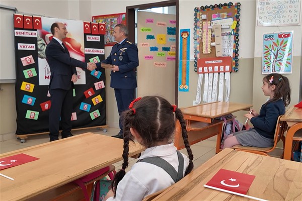 Mehmetçik ilkokul öğrencilerinin mektuplarına yanıt verdi