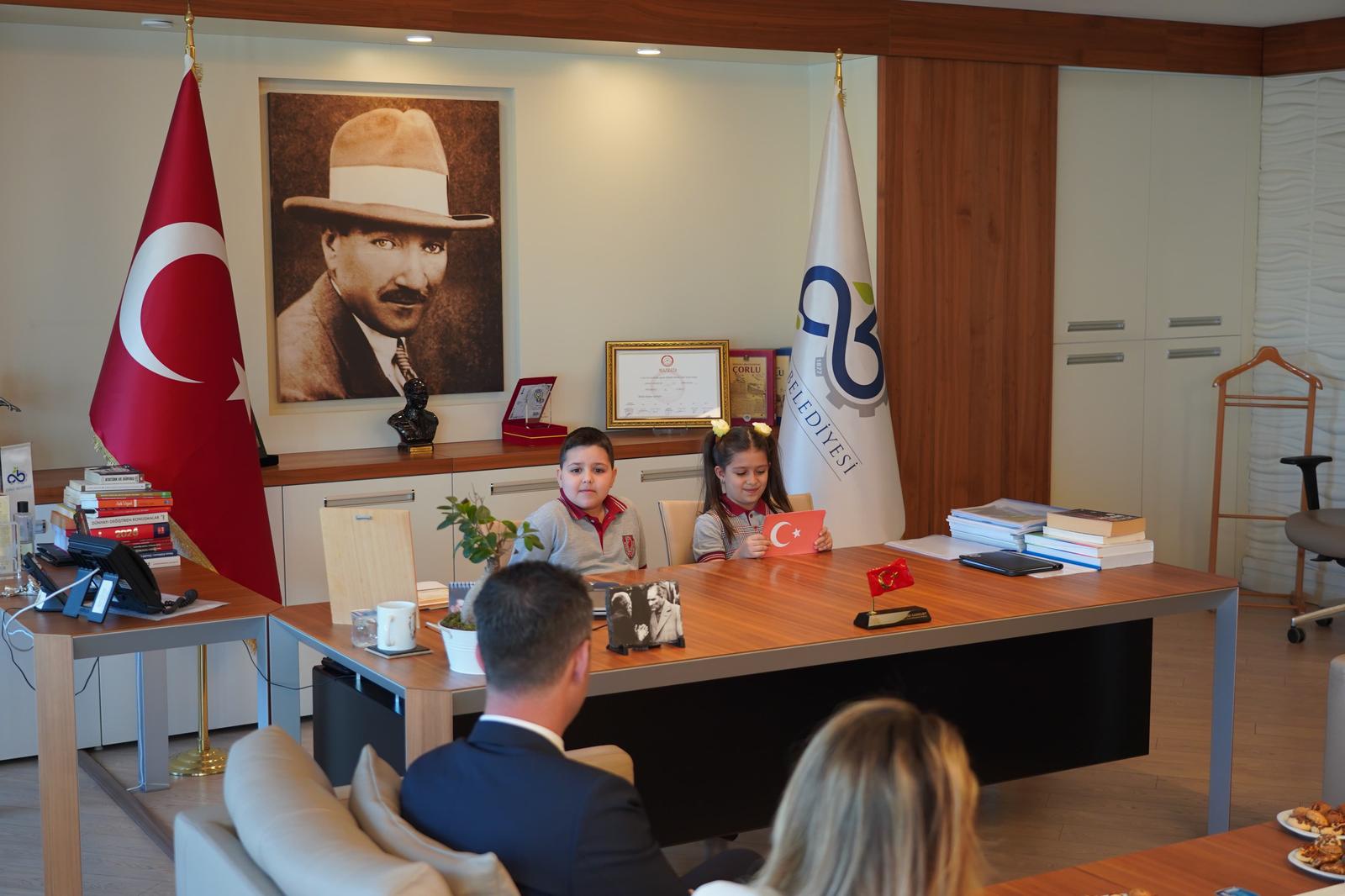 Çorlu’da başkanlık makamı İrem ve Kerem’e emanet