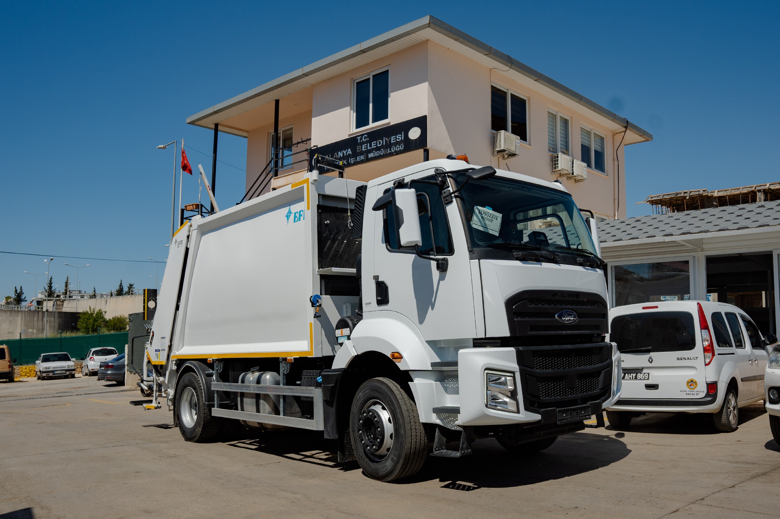 Alanya’da yeni alınan araçlarla hizmet veriliyor