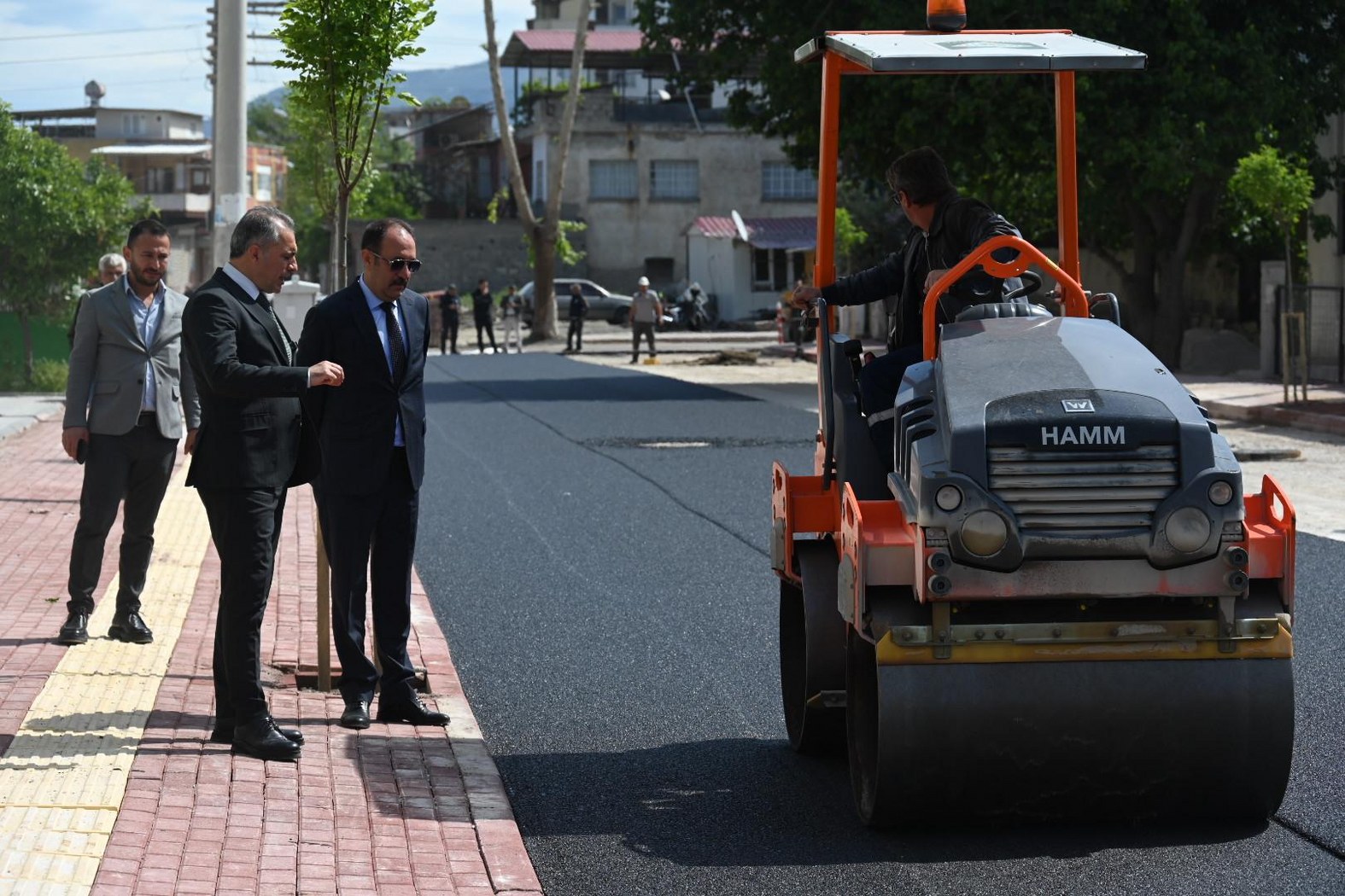 Osmaniye’de asfalt yol çalışmalarını hızlandırdı