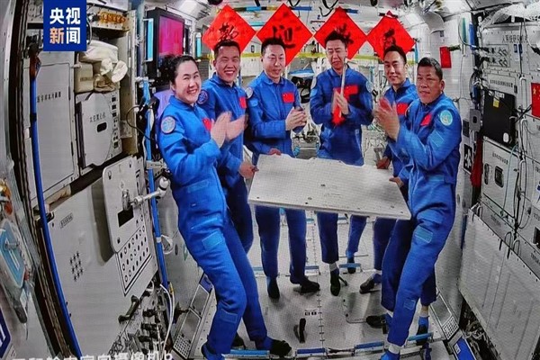 Çin’in uzay istasyonunda görev rotasyonu tamamlandı