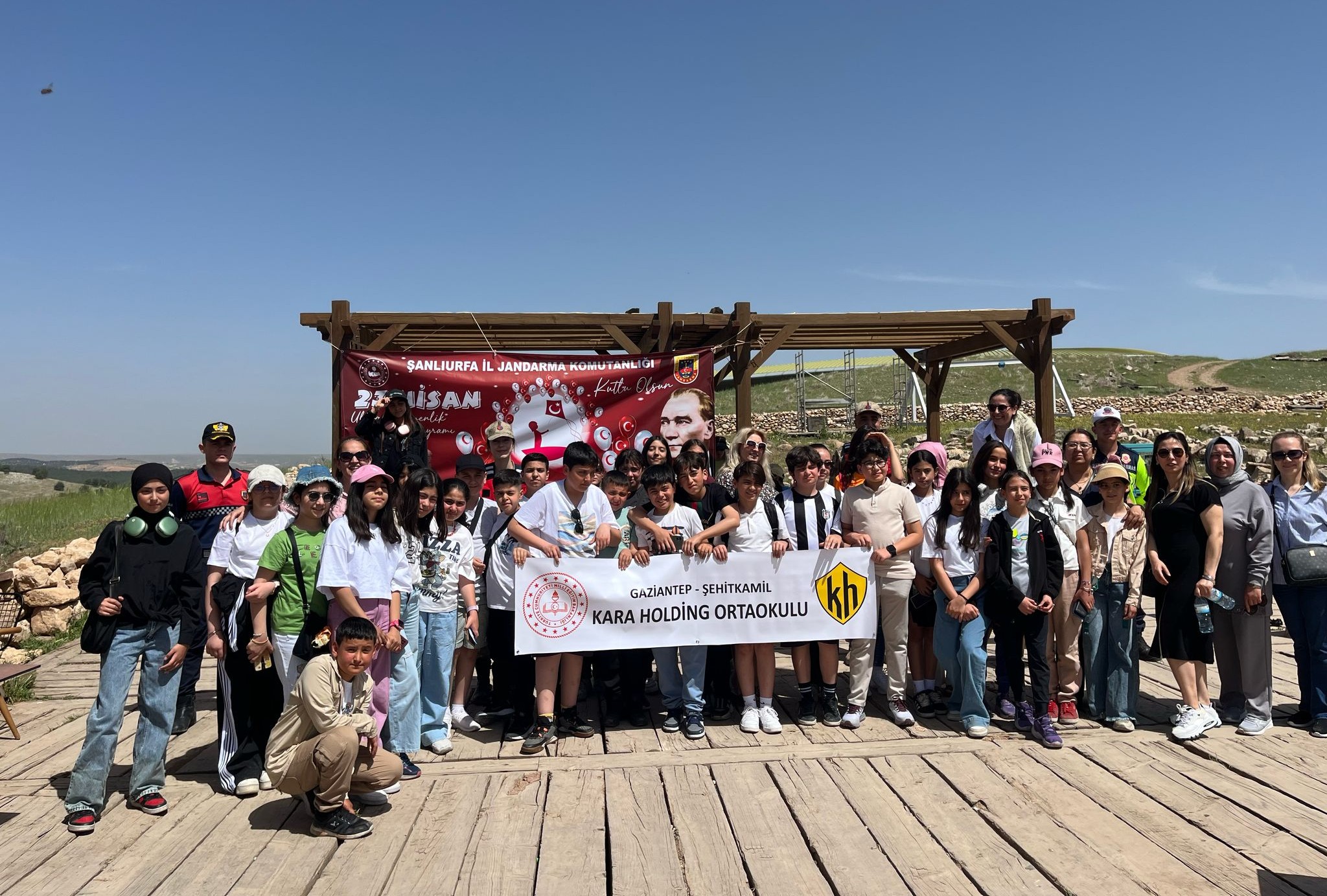 Göbeklitepe’de 23 Nisan etkinliği: 105 uçurtma ve oyuncak çocuklarla buluştu