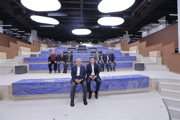 Büyükkılıç, İl Halk Kütüphanesi’ni ziyaret etti