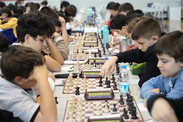 Kadıköy’de 23 Nisan etkinlikleri Satranç Turnuvasıyla başladı