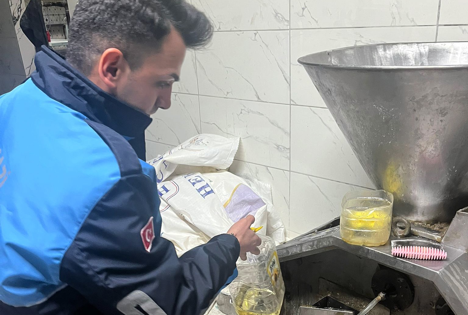 Zabıtadan merdiven altı imalathaneye baskın