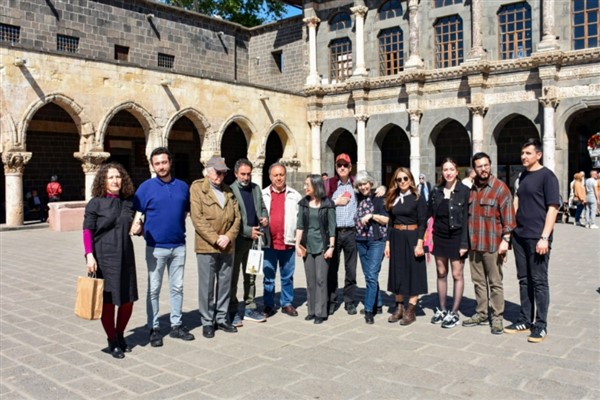 ‘Geçmiş Gelecektir’ programı ekibi tarihi mekanları gezdi