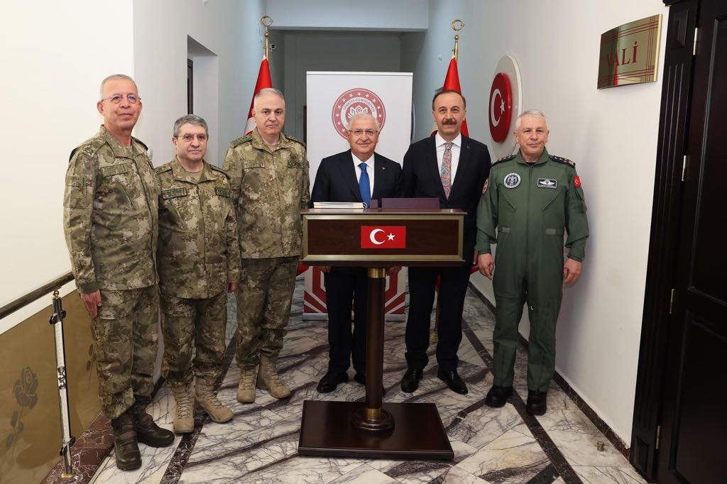 Bakan Güler, Isparta Valiliğine ziyarette bulundu