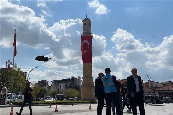 Çorum Çevre Zabıta ekipleri, yere izmarit atanları drone ile tespit ediyor