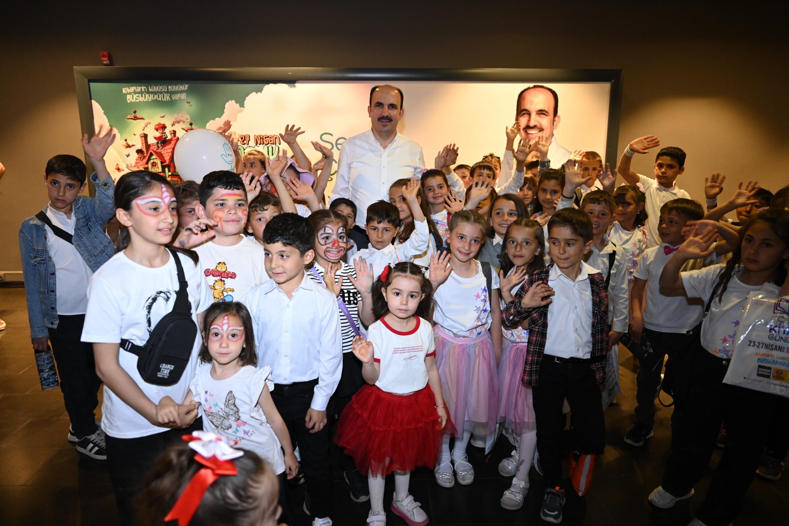 Başkan Altay, Çocuk Kitap Günleri’nde çocuklarla buluştu