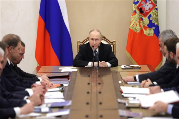 Putin, Askerî-Sanayi Komisyonu Toplantısı’na başkanlık etti