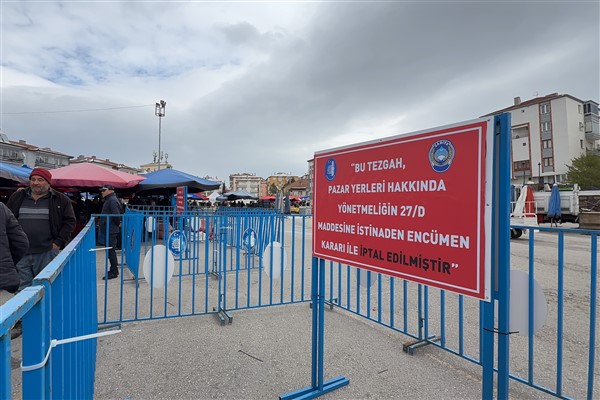 Çorum’da ürünlerini çöpe döken pazarcıların tezgahları iptal edildi