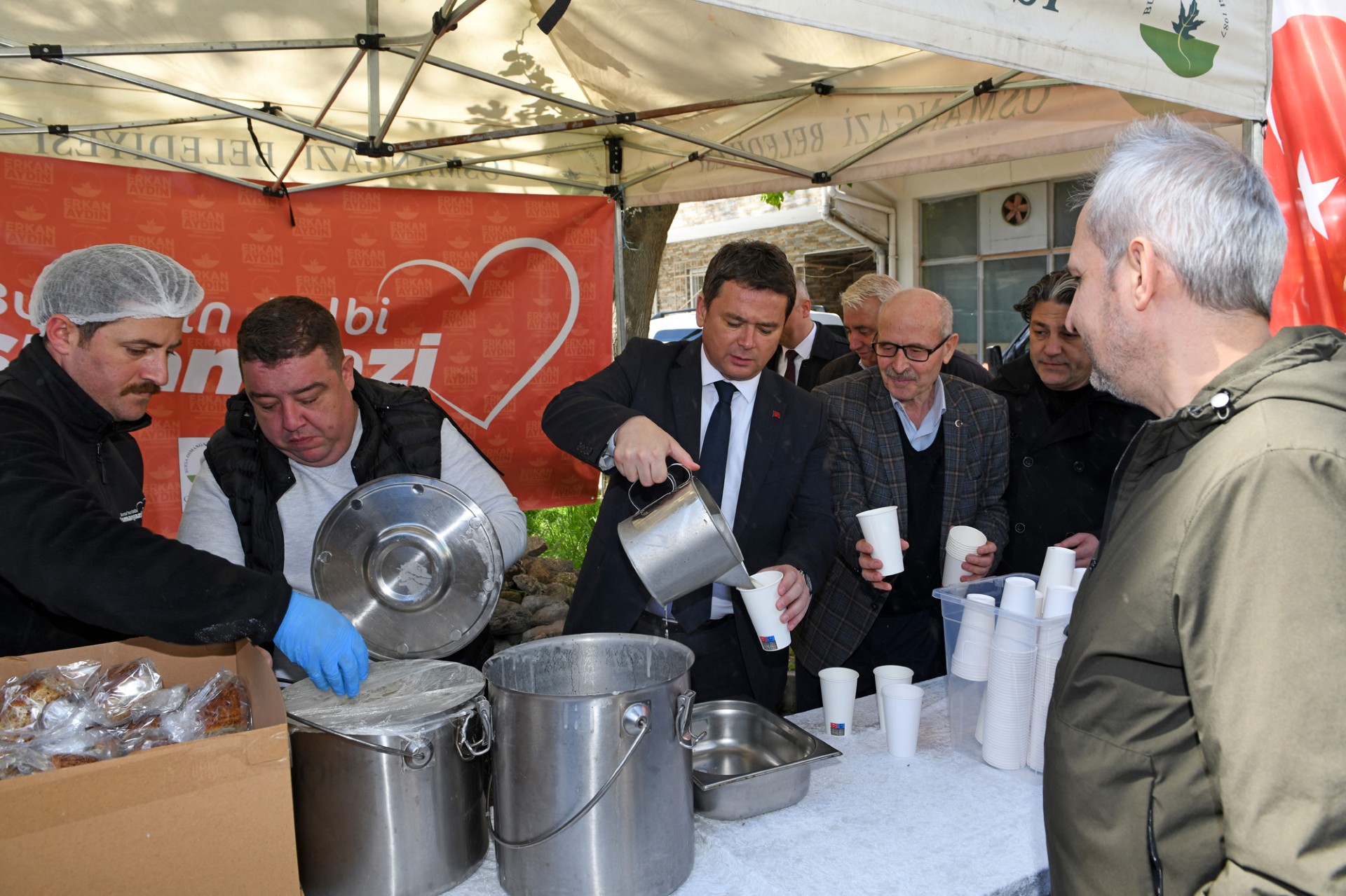 Başkan Aydın’dan vatandaşlara çorba ikramı
