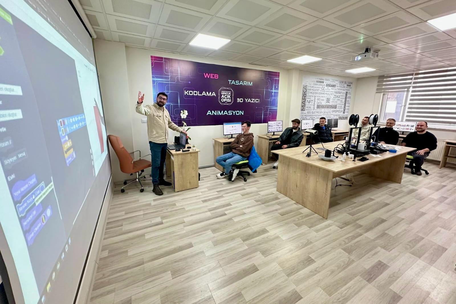 Giresun Belediyesi’nden öğrencilere “3D Yazıcı ve Tasarım” eğitimi