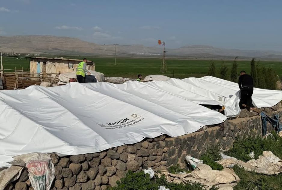 Mardin Büyükşehir Belediyesi’nden Derik’te hortum mağdurlarına destek