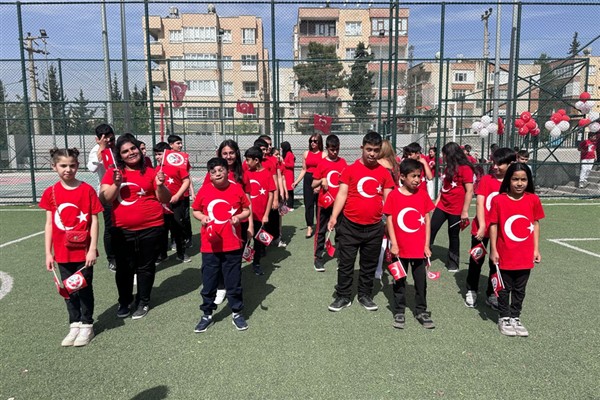 Şanlıurfa’da otizmli öğrenciler 23 Nisan gösterisi düzenledi