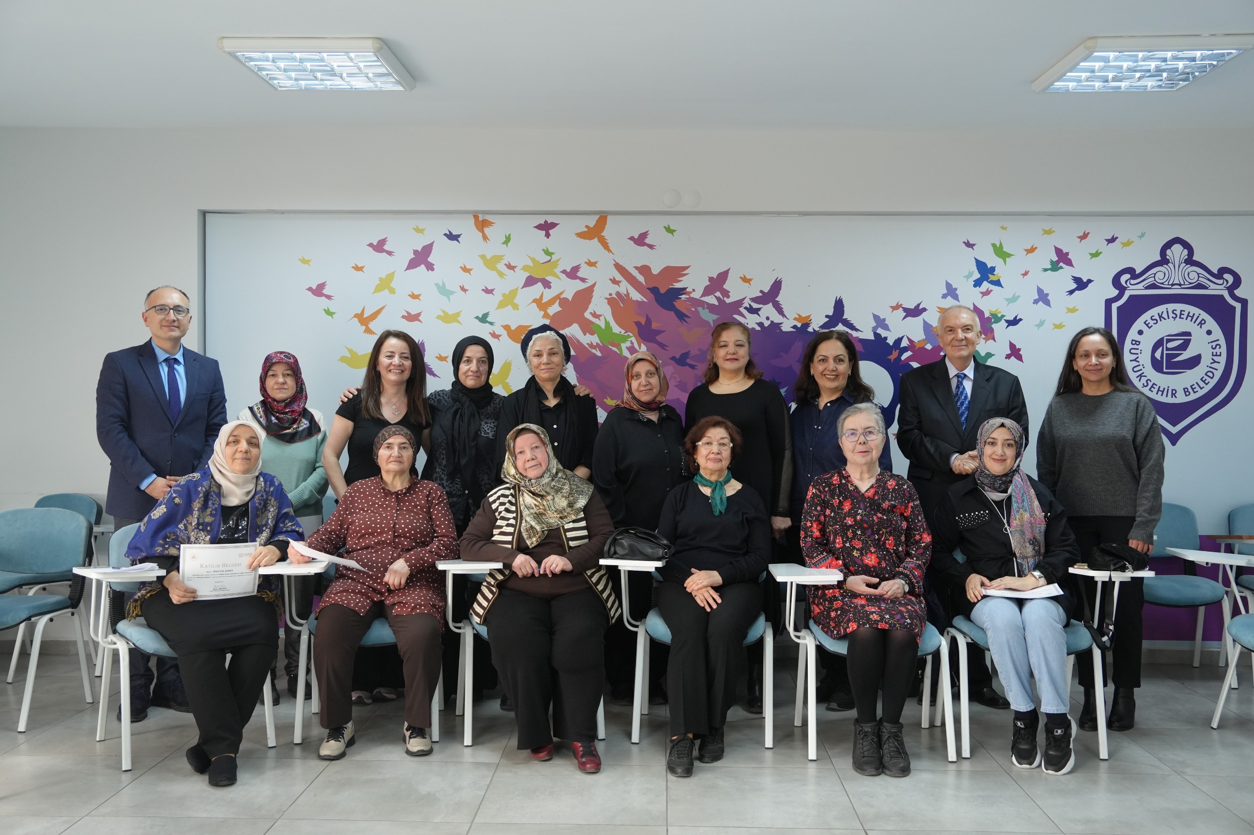 Eskişehir’de “Kendi Işığında Parla Atölyesi”ni tamamlayan kadınlar sertifika aldı