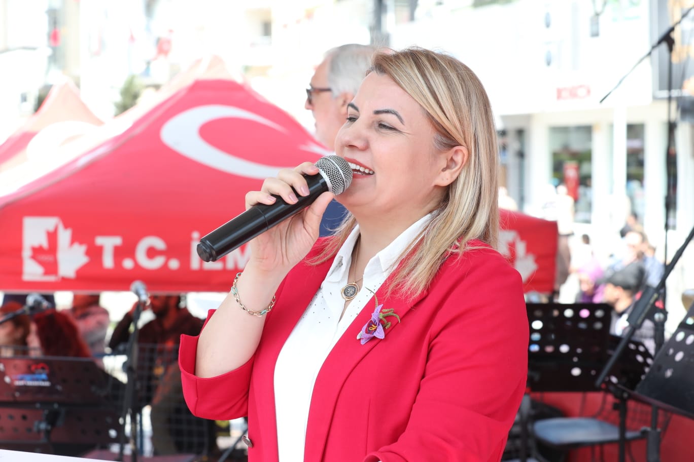İzmit Belediye Başkanı Hürriyet, 23 Nisan etkinliklerine katıldı
