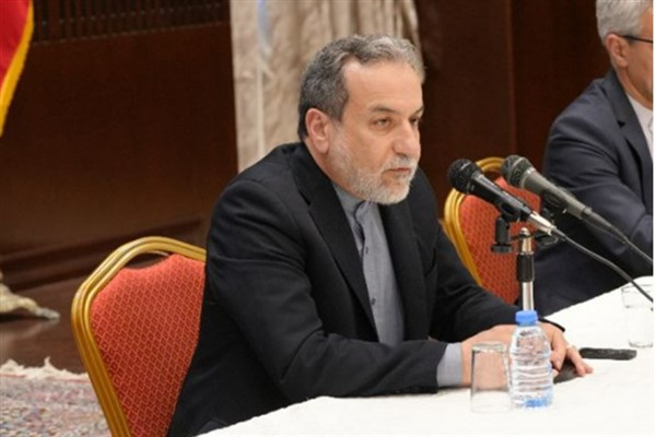 İran Dışişleri Bakanı Araghchi, Pakistan Başbakan Yardımcısı Dar ile görüştü