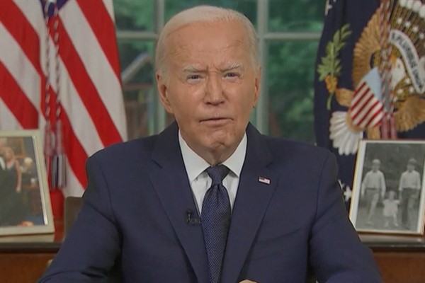 Biden, Trump ve Musk’ı sosyal güvenliğe “balta” vurmakla suçladı