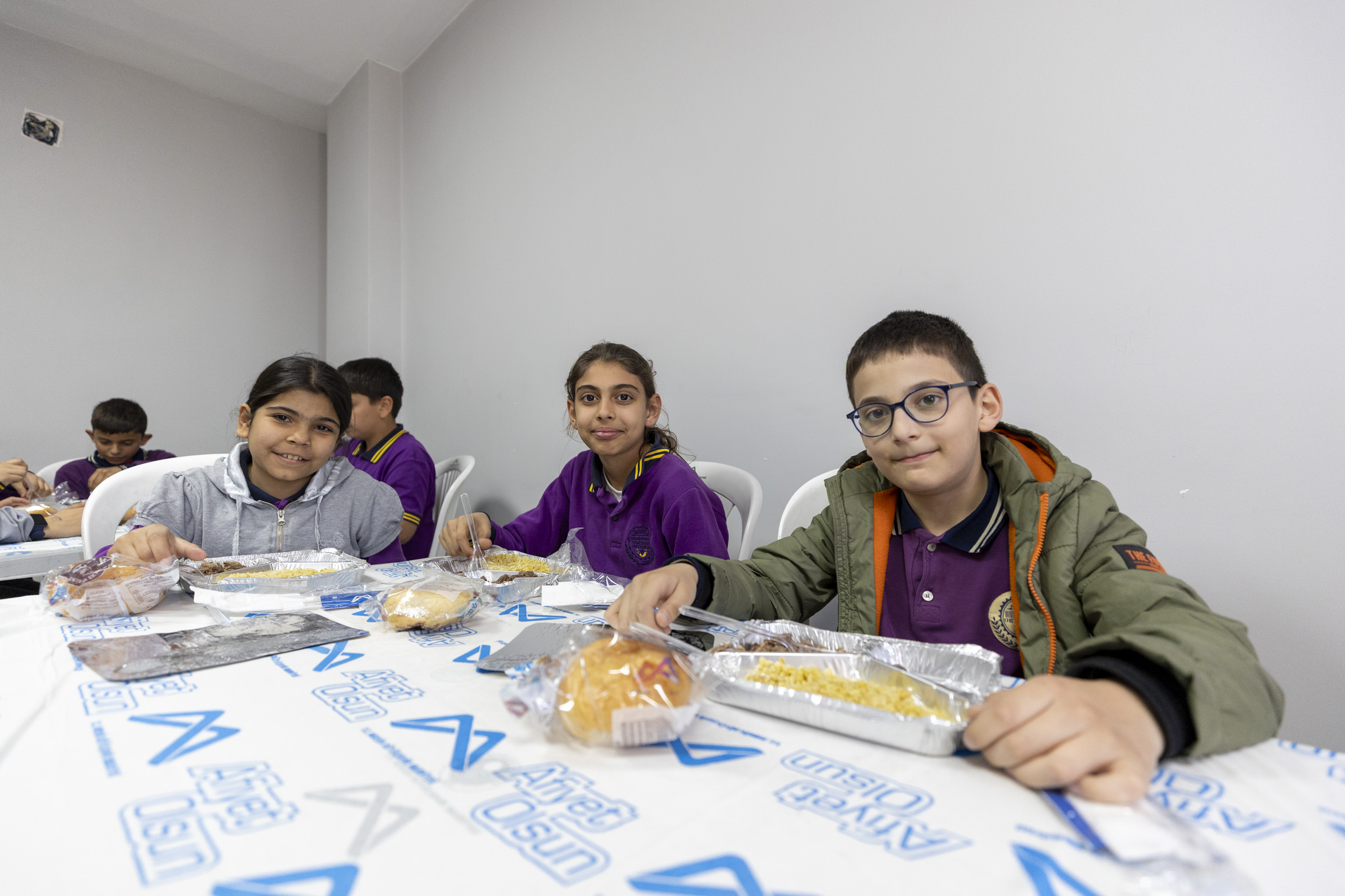 Mersin’de LGS’ye hazırlanan öğrencilere ücretsiz öğle yemeği ikram ediliyor