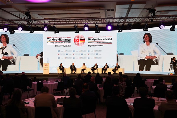 Başkan Ünlüce: Demokrasi sadece siyasetin konusu değil, yerel yönetimin de bir parçası