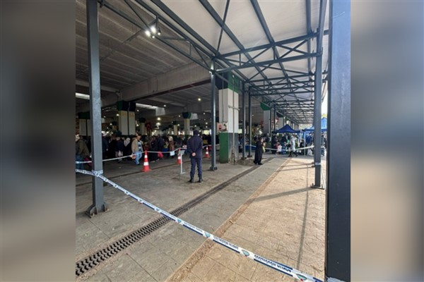 İzmit’te, çevreyi rahatsız eden pazarcı esnaflarına 1 hafta men