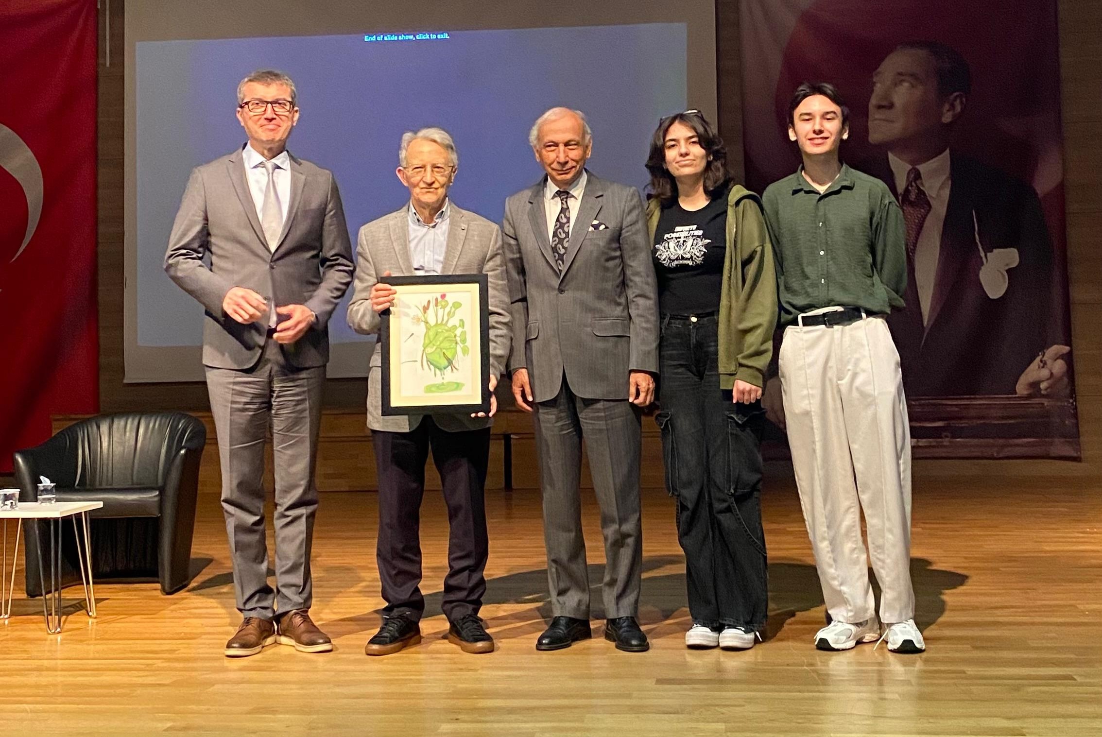 CERN’in parçacık fiziği duayeni Prof. Dr. Walter Scandale, Türkiye’de gençlerle buluştu