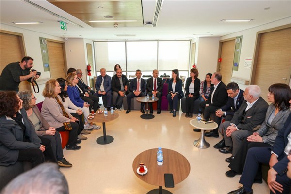 CHP Genel Başkanı Özel, Sırrı Süreyya Önder’in bulunduğu hastaneyi ziyaret etti